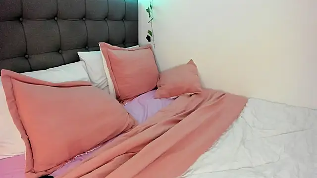 Snapshot of charlotte_james0 chatting on 24, 2, 2025 charlotte james0 online show from 24, 2, 2025