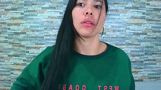 Snapshot of _joy_yva chatting on 4, 3, 2025 joy yva online show from 4, 3, 2025