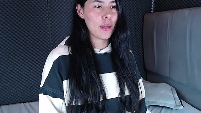 Snapshot of _joy_yva chatting on 15, 12, 2025 joy yva online show from 15, 12, 2025