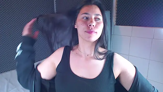 Snapshot of _joy_yva chatting on 18, 12, 2025 joy yva online show from 18, 12, 2025