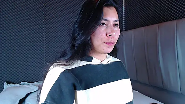 Snapshot of _joy_yva chatting on 19, 12, 2025 joy yva online show from 19, 12, 2025