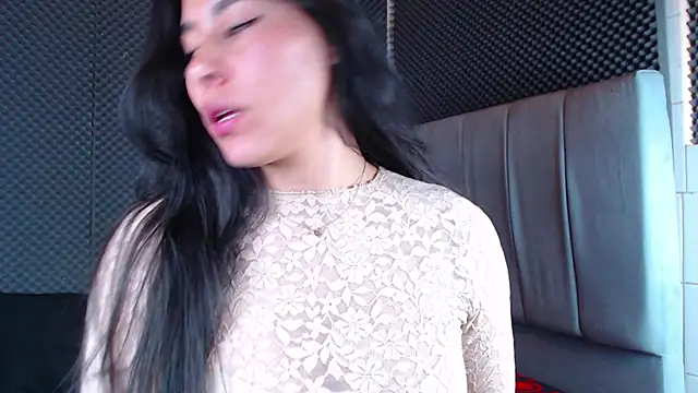 Snapshot of _joy_yva chatting on 20, 12, 2025 joy yva online show from 20, 12, 2025