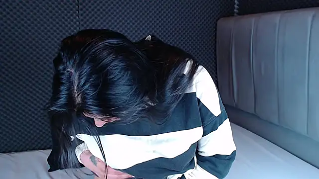 Snapshot of _joy_yva chatting on 22, 12, 2025 joy yva online show from 22, 12, 2025