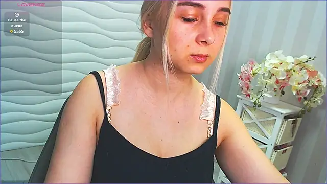 Snapshot of DolphinDreams chatting on 19, 12, 2024 DolphinDreams online show from 19, 12, 2024