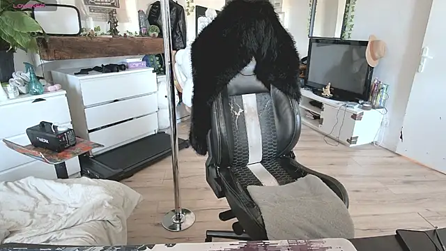 CeriseLapine online show from 6, 10, 2025