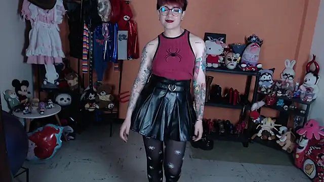 Snapshot of MissMiia2 chatting on 4, 8, 2026 MissMiia2 online show from 4, 8, 2026