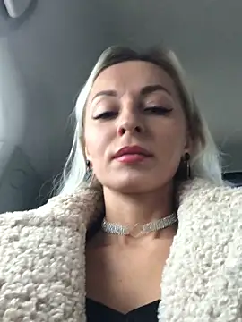 Diamond Bunny  online show from 14, 12, 2024
