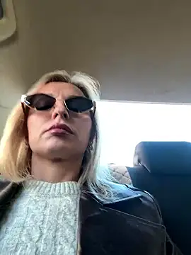 Diamond Bunny  online show from 9, 1, 2026