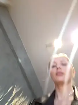 Diamond Bunny  online show from 13, 3, 2026