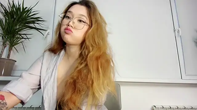 Snapshot of Jennatyan chatting on 24, 11, 2025 Jennatyan online show from 24, 11, 2025