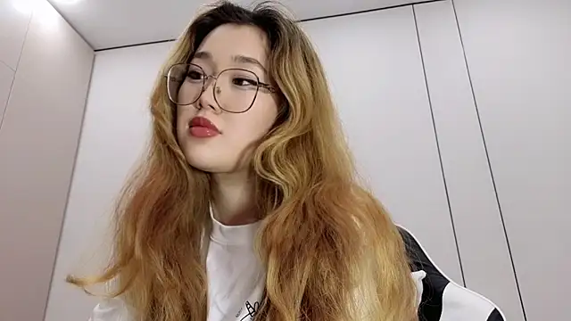 Snapshot of Jennatyan chatting on 20, 12, 2025 Jennatyan online show from 20, 12, 2025