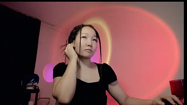 himeros goddess online show from 26, 1, 2025