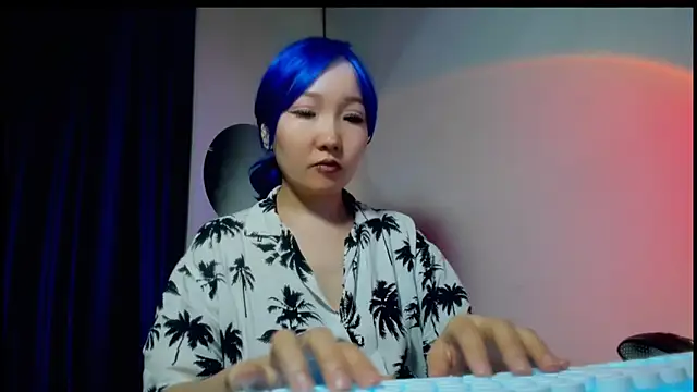 himeros goddess online show from 28, 9, 2025