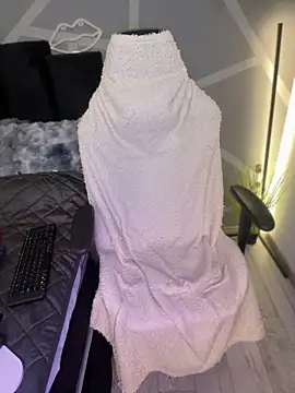 krysstal003 online show from 12, 1, 2025