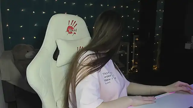 Snapshot of katie_taylorr chatting on 3, 12, 2024 katie taylorr online show from 3, 12, 2024