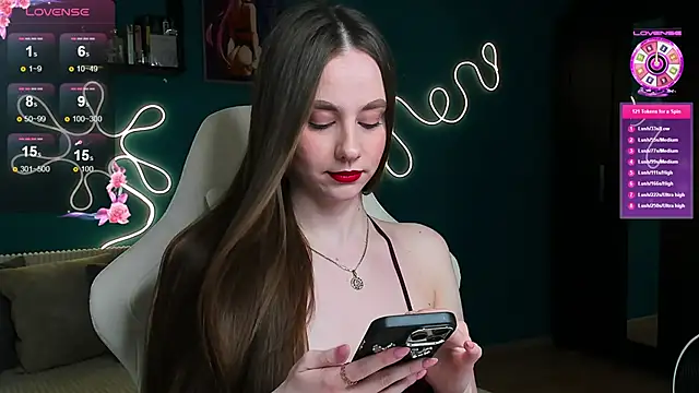 Snapshot of katie_taylorr chatting on 14, 11, 2025 katie taylorr online show from 14, 11, 2025