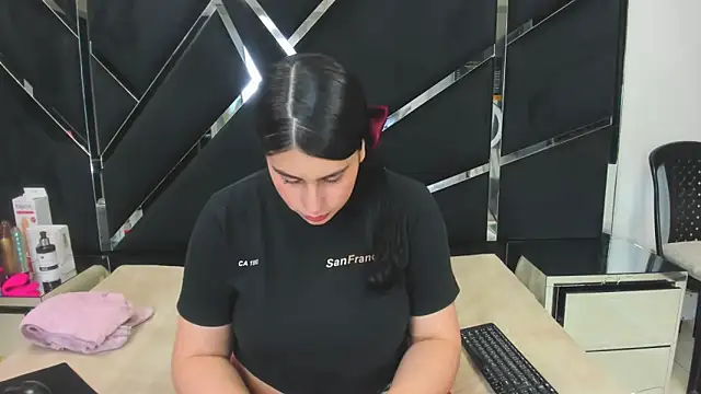 Criistaal  online show from 17, 3, 2026