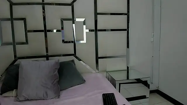 Criistaal  online show from 24, 3, 2026