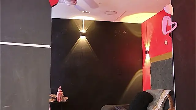 YayaHilton online show from 5, 3, 2026