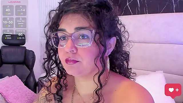 Snapshot of Reginavegaa chatting on 23, 7, 2026 Reginavegaa online show from 23, 7, 2026
