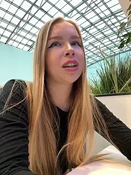 mur girl online show from 24, 12, 2024