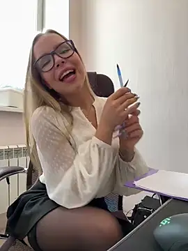 mur girl online show from 6, 2, 2025