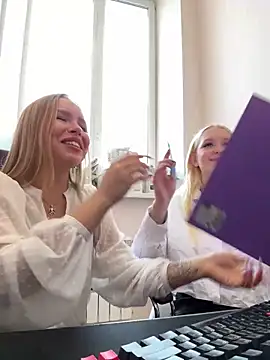 mur girl online show from 15, 2, 2025