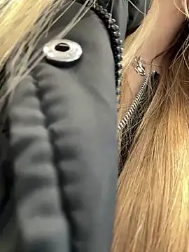 mur girl online show from 19, 2, 2025