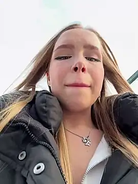 mur girl online show from 26, 2, 2025