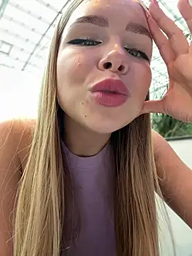 mur girl online show from 28, 2, 2025