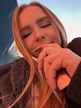 mur girl online show from 17, 3, 2025