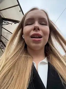 mur girl online show from 5, 11, 2025