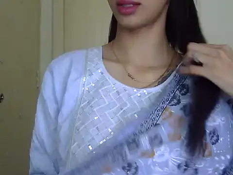 MAAYRA 09 online show from 30, 4, 2026
