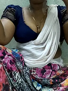 Snapshot of MaaliiiPonuTamil chatting on 23, 6, 2026 MaaliiiPonuTamil online show from 23, 6, 2026