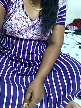 Snapshot of MaaliiiPonuTamil chatting on 19, 7, 2026 MaaliiiPonuTamil online show from 19, 7, 2026