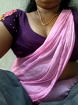 Snapshot of MaaliiiPonuTamil chatting on 28, 7, 2026 MaaliiiPonuTamil online show from 28, 7, 2026