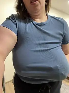 Snapshot of Your_Hot_Sister01 chatting on 21, 12, 2024 Your Hot Sister01 online show from 21, 12, 2024