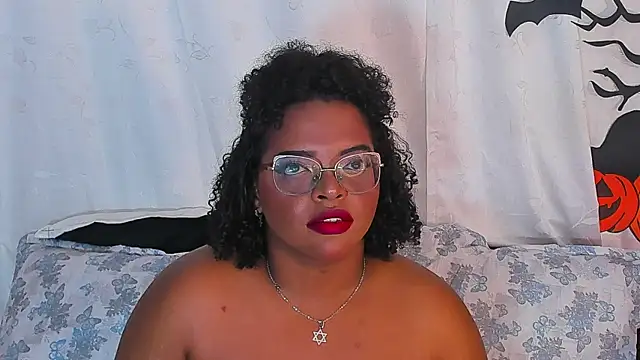 Snapshot of conielaurenth chatting on 2, 11, 2025 conielaurenth online show from 2, 11, 2025