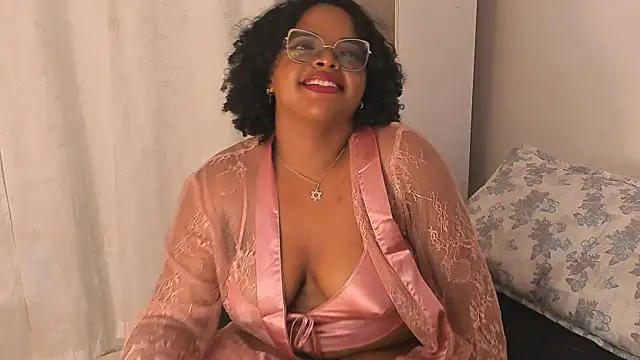 Snapshot of conielaurenth chatting on 14, 11, 2025 conielaurenth online show from 14, 11, 2025