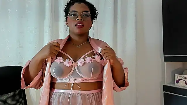 Snapshot of conielaurenth chatting on 3, 12, 2025 conielaurenth online show from 3, 12, 2025