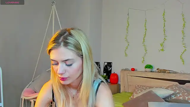Snapshot of Cherry_Price chatting on 8, 7, 2026 Cherry Price online show from 8, 7, 2026