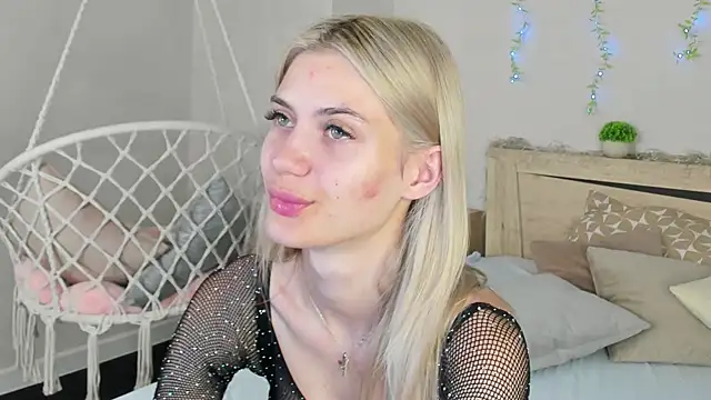 Snapshot of Cherry_Price chatting on 21, 7, 2026 Cherry Price online show from 21, 7, 2026