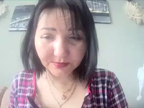 ClaireSunset online show from 4, 3, 2025