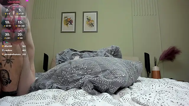 Snapshot of ravenousbiter chatting on 8, 12, 2024 ravenousbiter online show from 8, 12, 2024