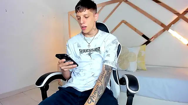 Adam hard  online show from 16, 9, 2025