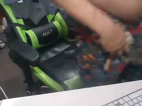 Snapshot of SOLESFETISHBR chatting on 11, 9, 2025 SOLESFETISHBR online show from 11, 9, 2025