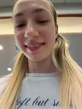 Lia  Love online show from 14, 12, 2025