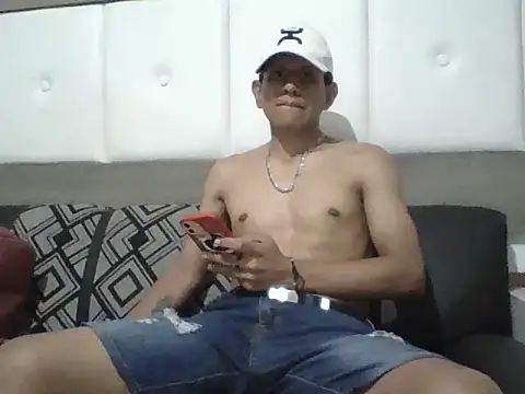 Snapshot of oiram27 chatting on 2, 10, 2025 oiram27 online show from 2, 10, 2025