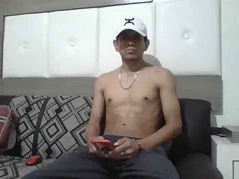 Snapshot of oiram27 chatting on 25, 10, 2025 oiram27 online show from 25, 10, 2025