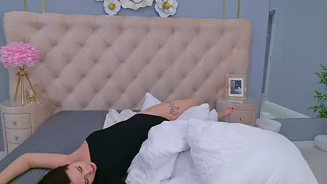 milaleoneli online show from 12, 2, 2025